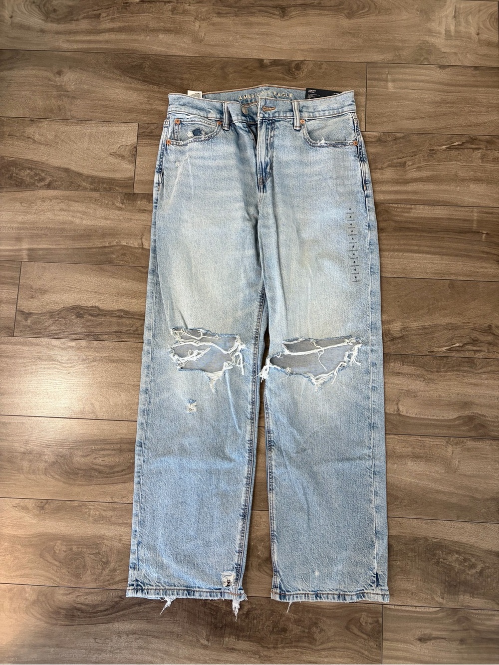American Eagle Outfitters Light Blue Distressed Relaxed Jeans
